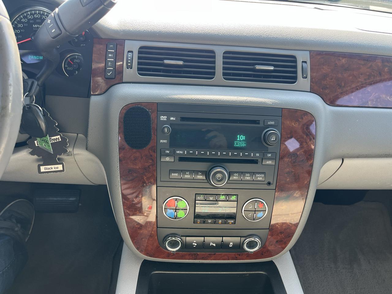 Chevrolet Suburban LT 1500 2WD 2012