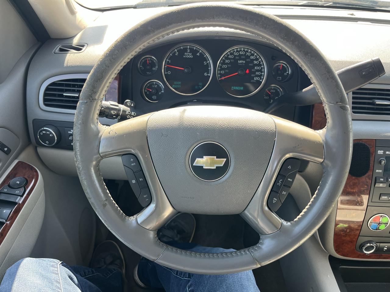 Chevrolet Suburban LT 1500 2WD 2012