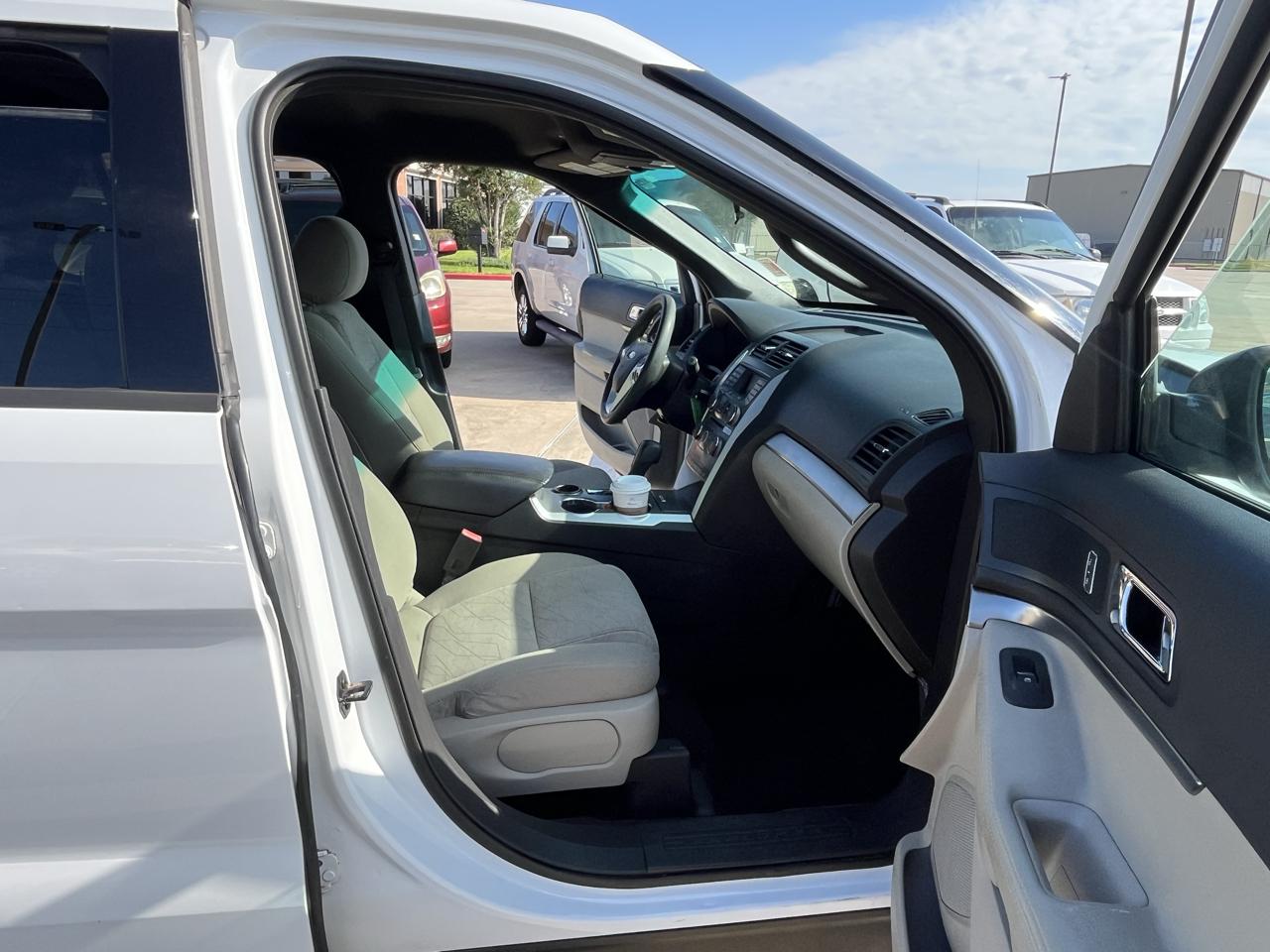 Ford Explorer Base FWD 2015