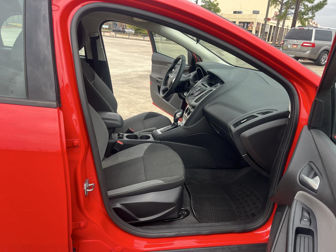 Ford Focus SE Hatch 2014