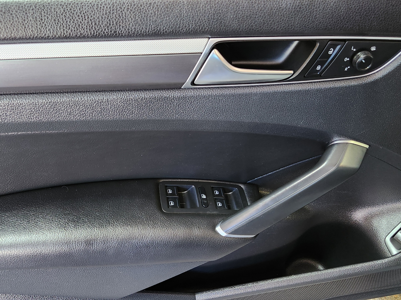 Volkswagen Passat 2.0T R-Line Auto 2018