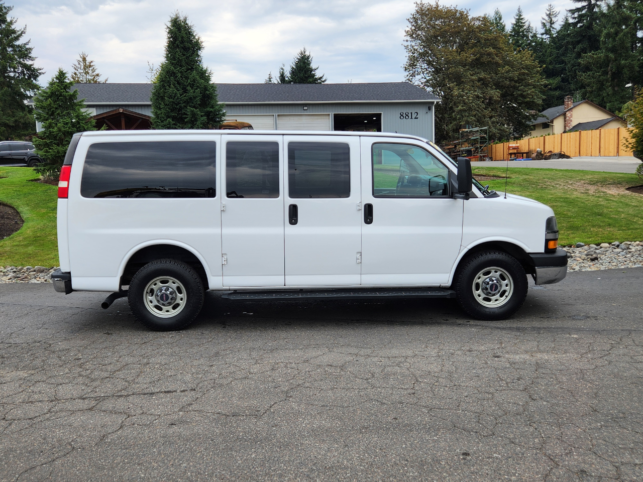 Chevrolet Express Passenger RWD 2500 135" LT 2013