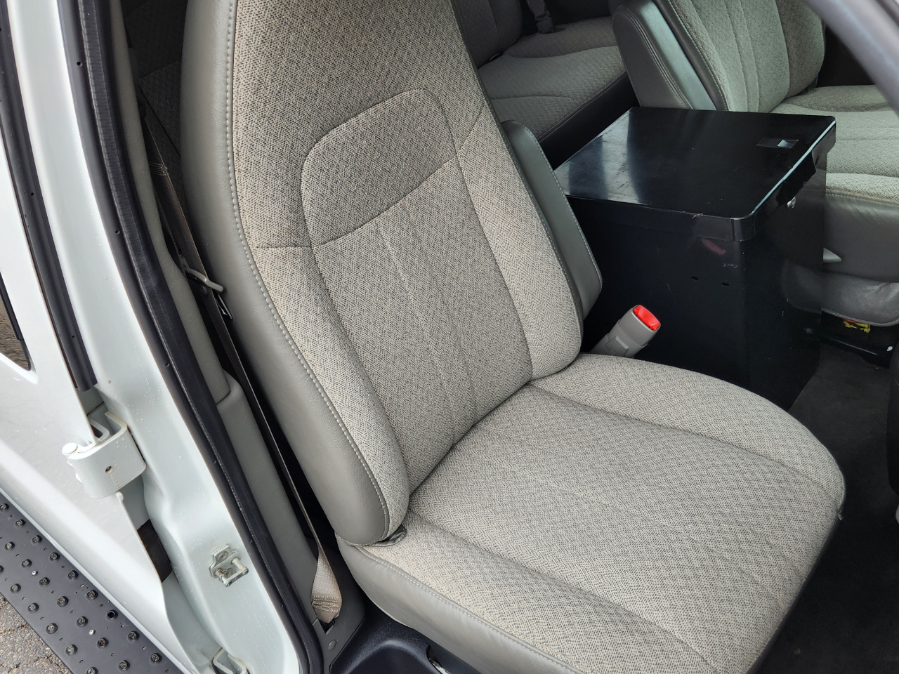 Chevrolet Express Passenger RWD 2500 135" LT 2013