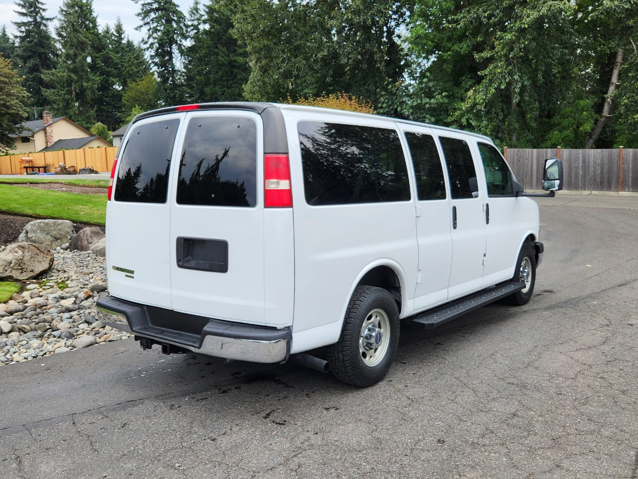 Chevrolet Express Passenger RWD 2500 135" LT 2013