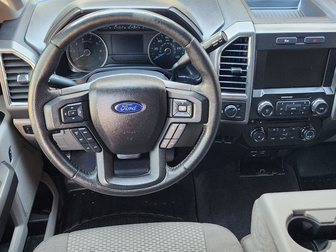 Ford F-150 2WD SuperCab 145" XLT 2015