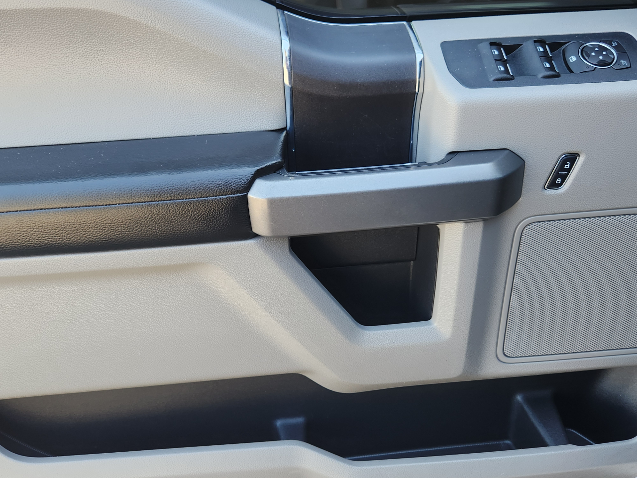 Ford F-150 2WD SuperCab 145" XLT 2015