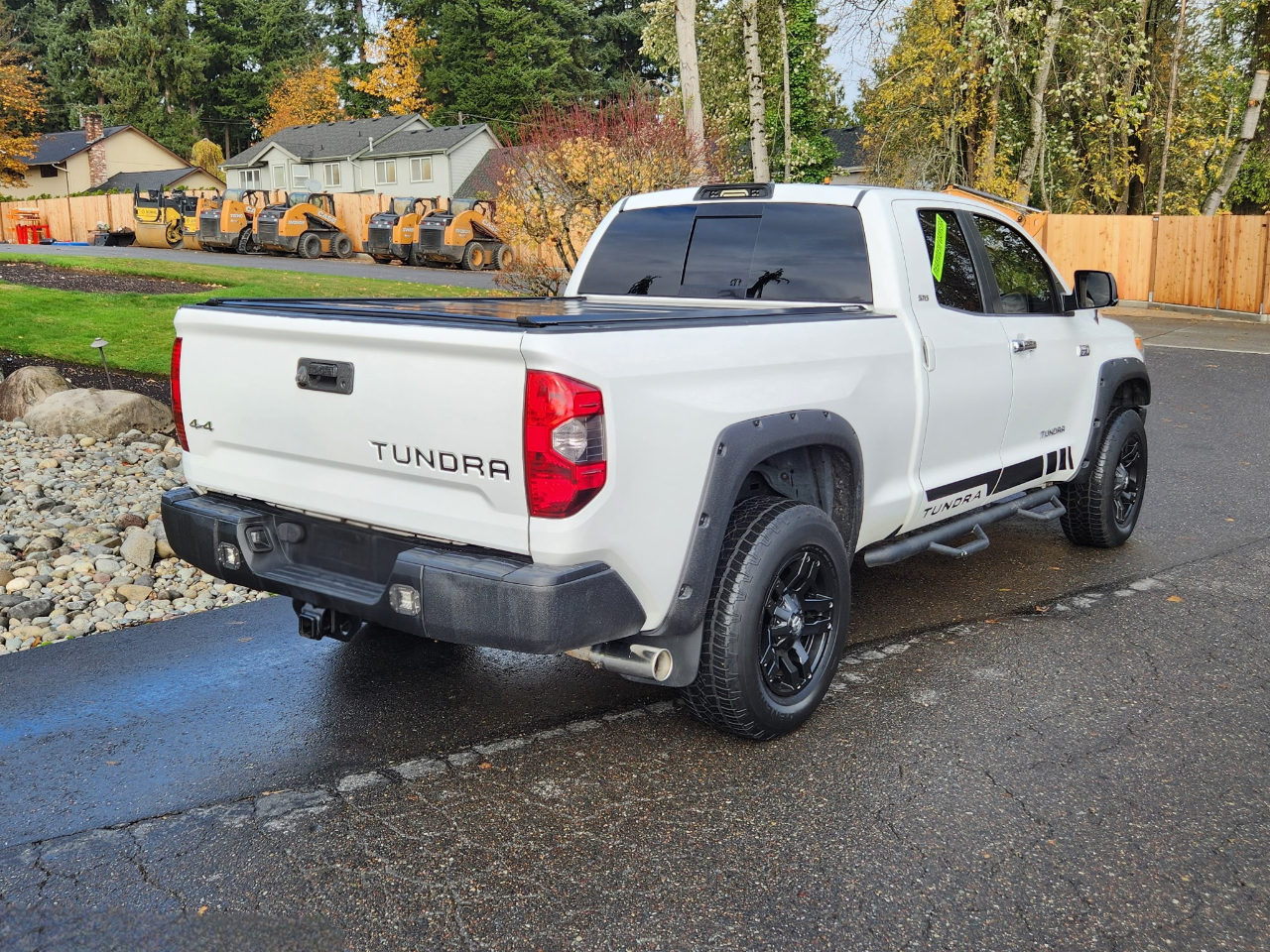 Toyota Tundra 4WD Truck Double Cab 5.7L V8 6-Spd AT SR5 (Natl) 2014