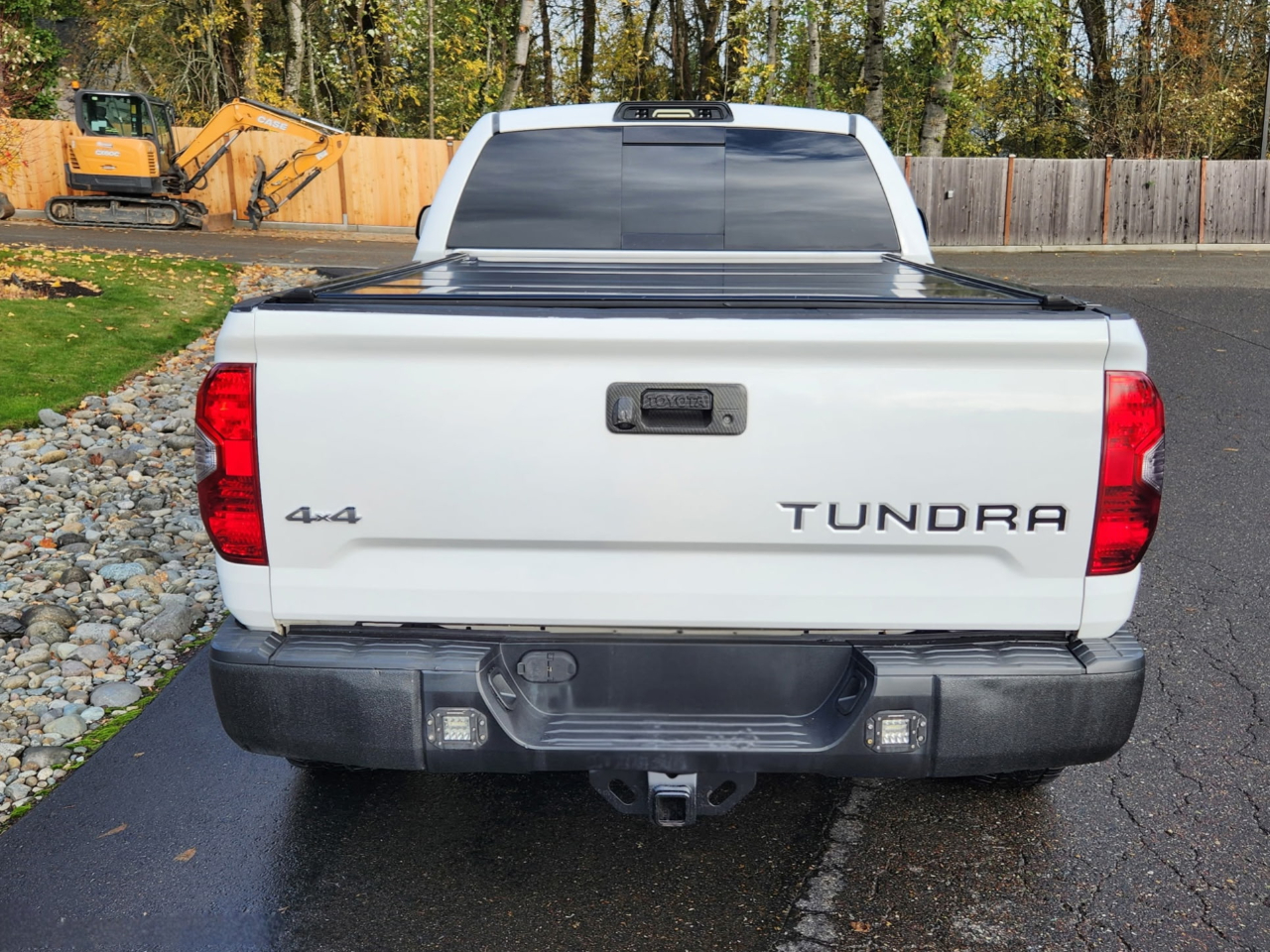 Toyota Tundra 4WD Truck Double Cab 5.7L V8 6-Spd AT SR5 (Natl) 2014