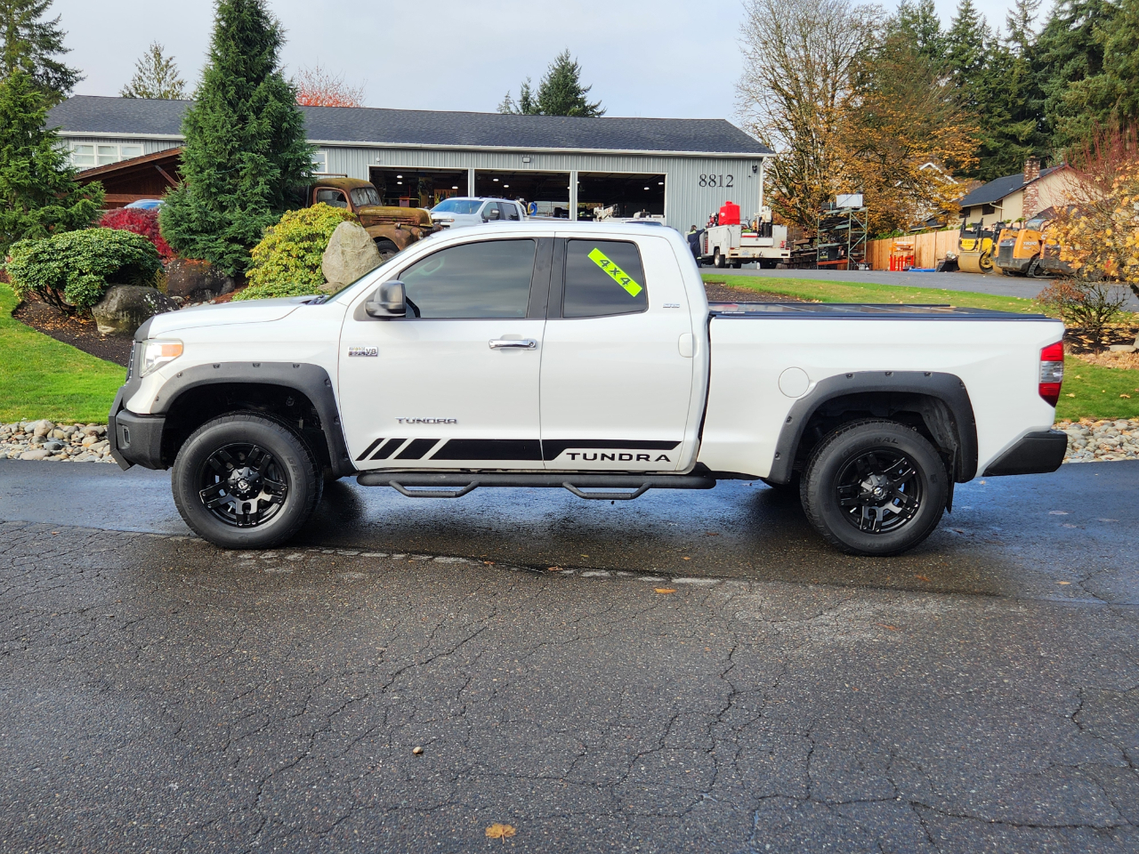 Toyota Tundra 4WD Truck Double Cab 5.7L V8 6-Spd AT SR5 (Natl) 2014