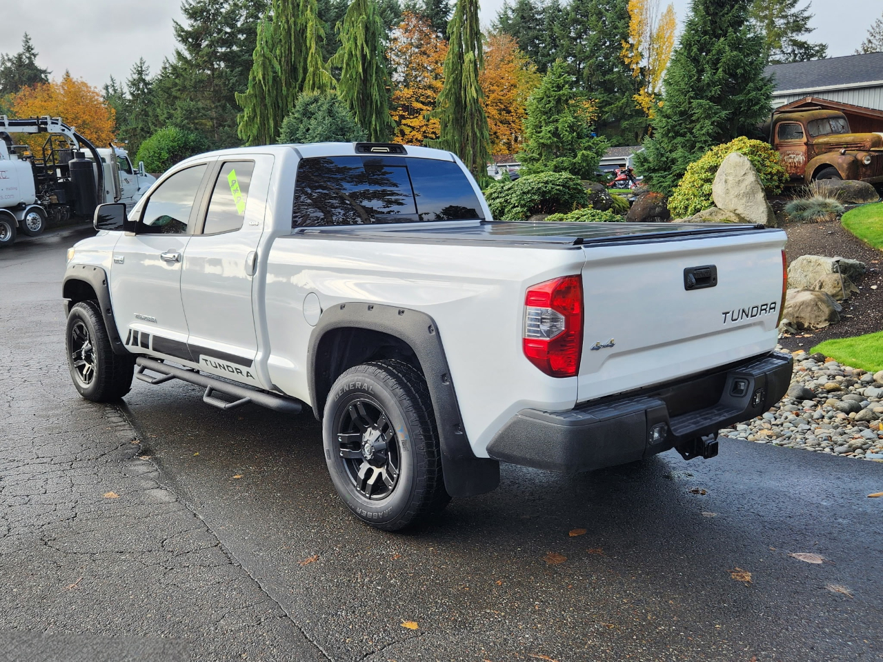 Toyota Tundra 4WD Truck Double Cab 5.7L V8 6-Spd AT SR5 (Natl) 2014