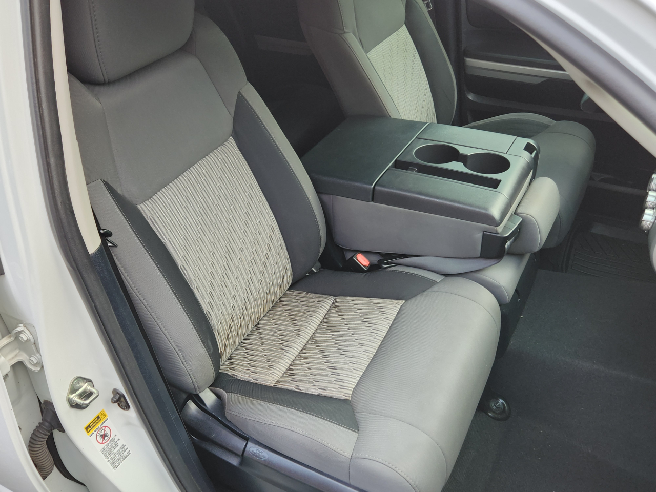 Toyota Tundra 4WD Truck Double Cab 5.7L V8 6-Spd AT SR5 (Natl) 2014