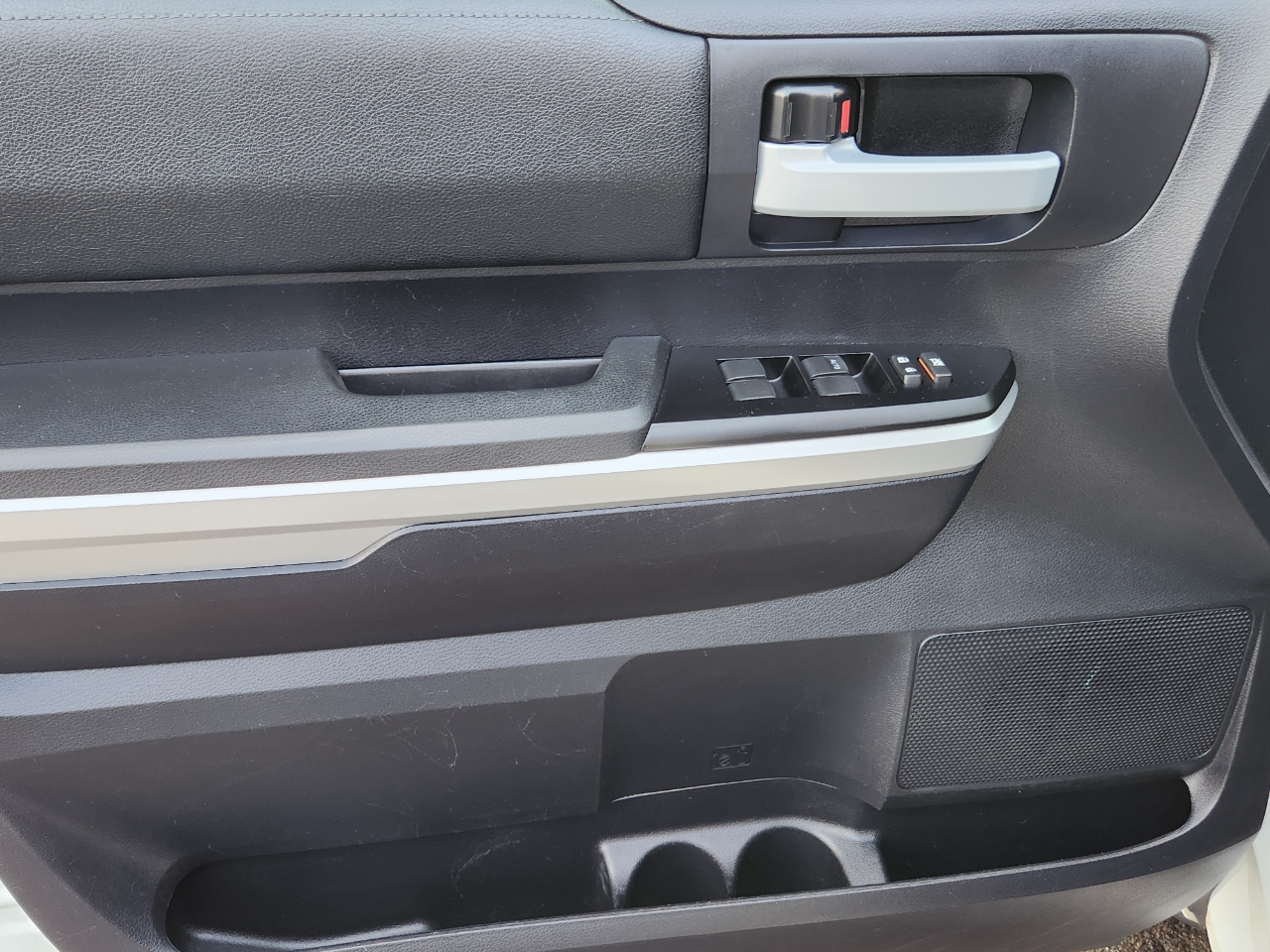 Toyota Tundra 4WD Truck Double Cab 5.7L V8 6-Spd AT SR5 (Natl) 2014