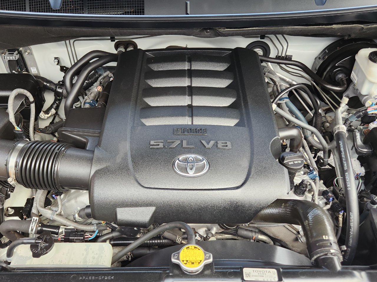 Toyota Tundra 4WD Truck Double Cab 5.7L V8 6-Spd AT SR5 (Natl) 2014