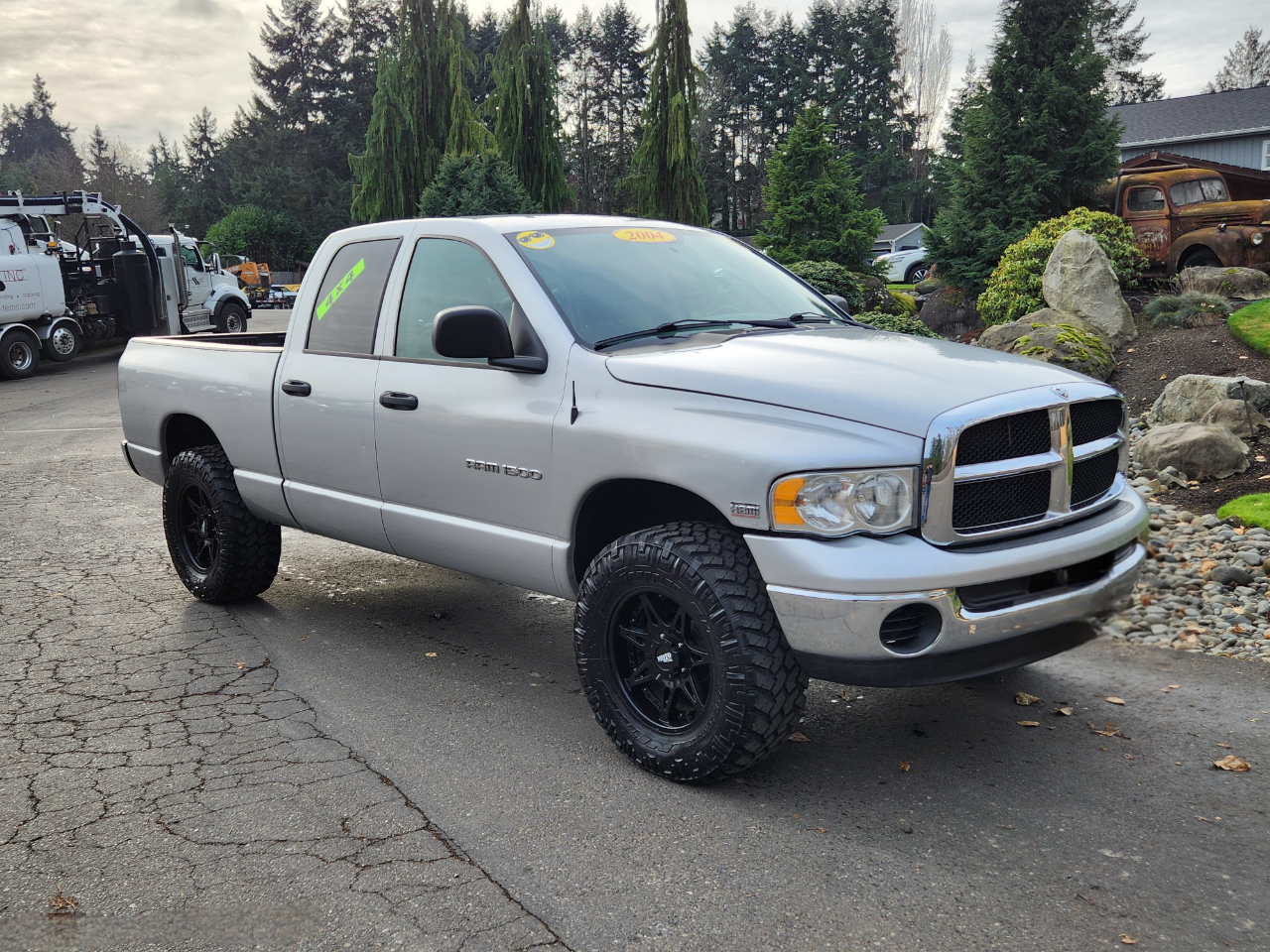 Dodge Ram 1500 4dr Quad Cab 140.5" WB 4WD SLT 2004
