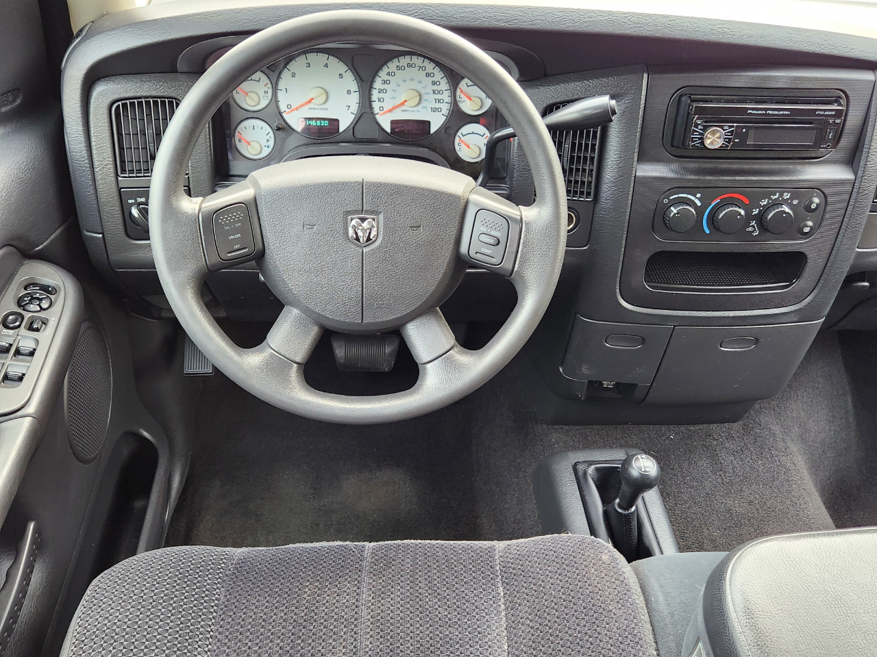 Dodge Ram 1500 4dr Quad Cab 140.5" WB 4WD SLT 2004