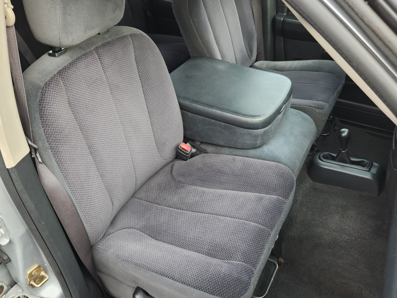 Dodge Ram 1500 4dr Quad Cab 140.5" WB 4WD SLT 2004