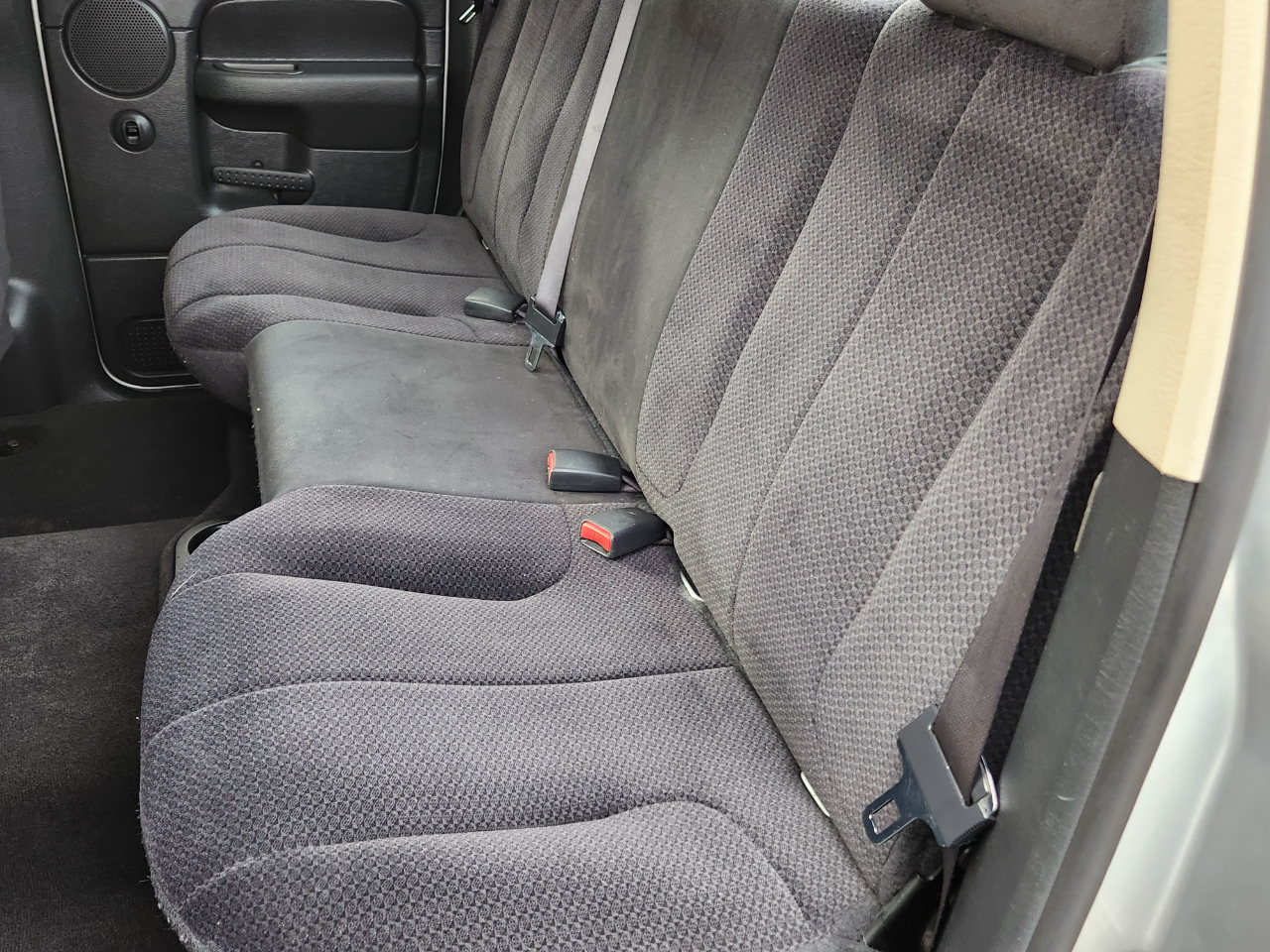 Dodge Ram 1500 4dr Quad Cab 140.5" WB 4WD SLT 2004