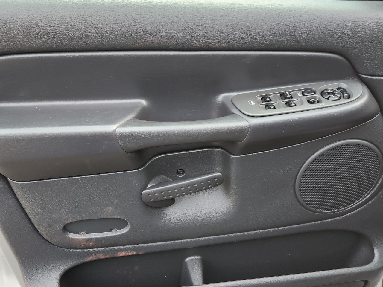 Dodge Ram 1500 4dr Quad Cab 140.5" WB 4WD SLT 2004