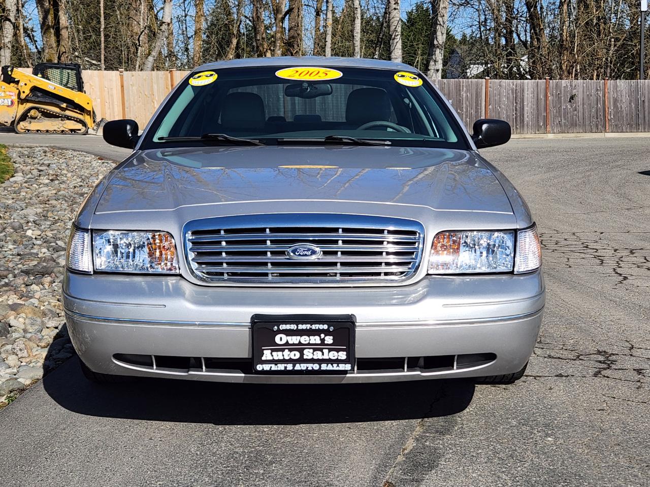 Ford Crown Victoria 4dr Sdn LX 2005