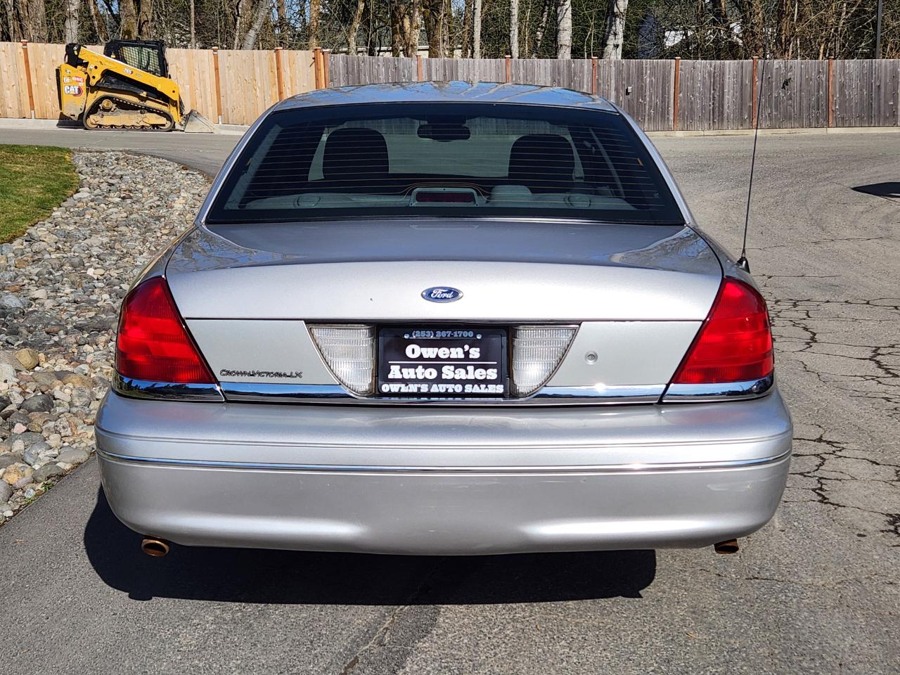 Ford Crown Victoria 4dr Sdn LX 2005