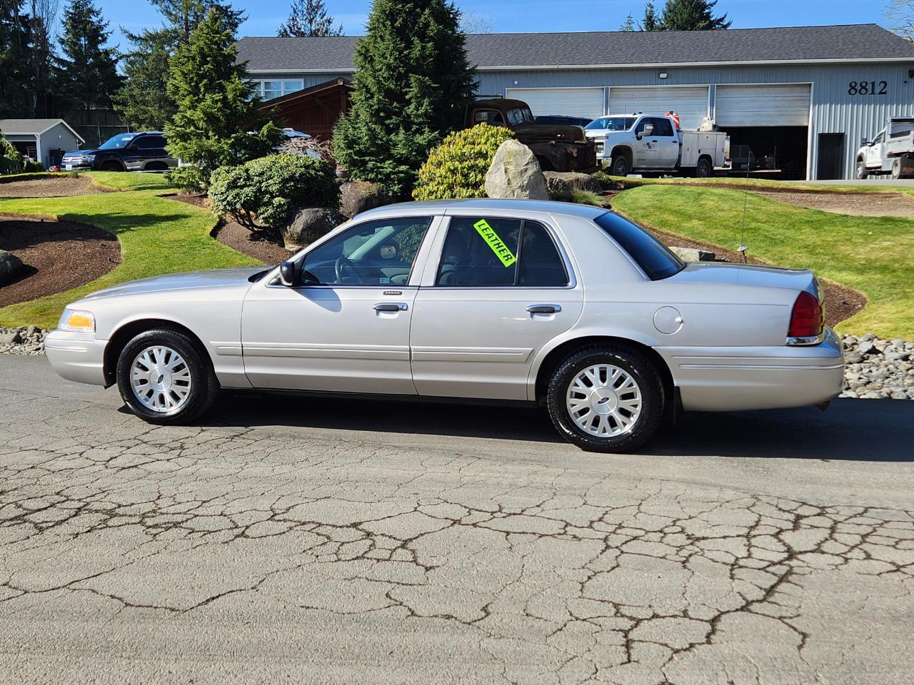 Ford Crown Victoria 4dr Sdn LX 2005