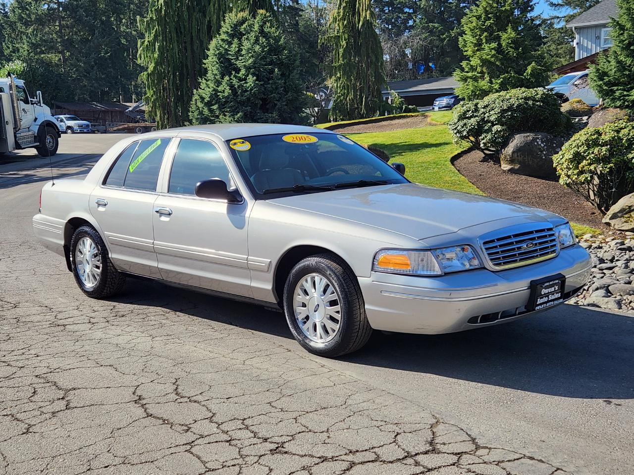 Ford Crown Victoria 4dr Sdn LX 2005