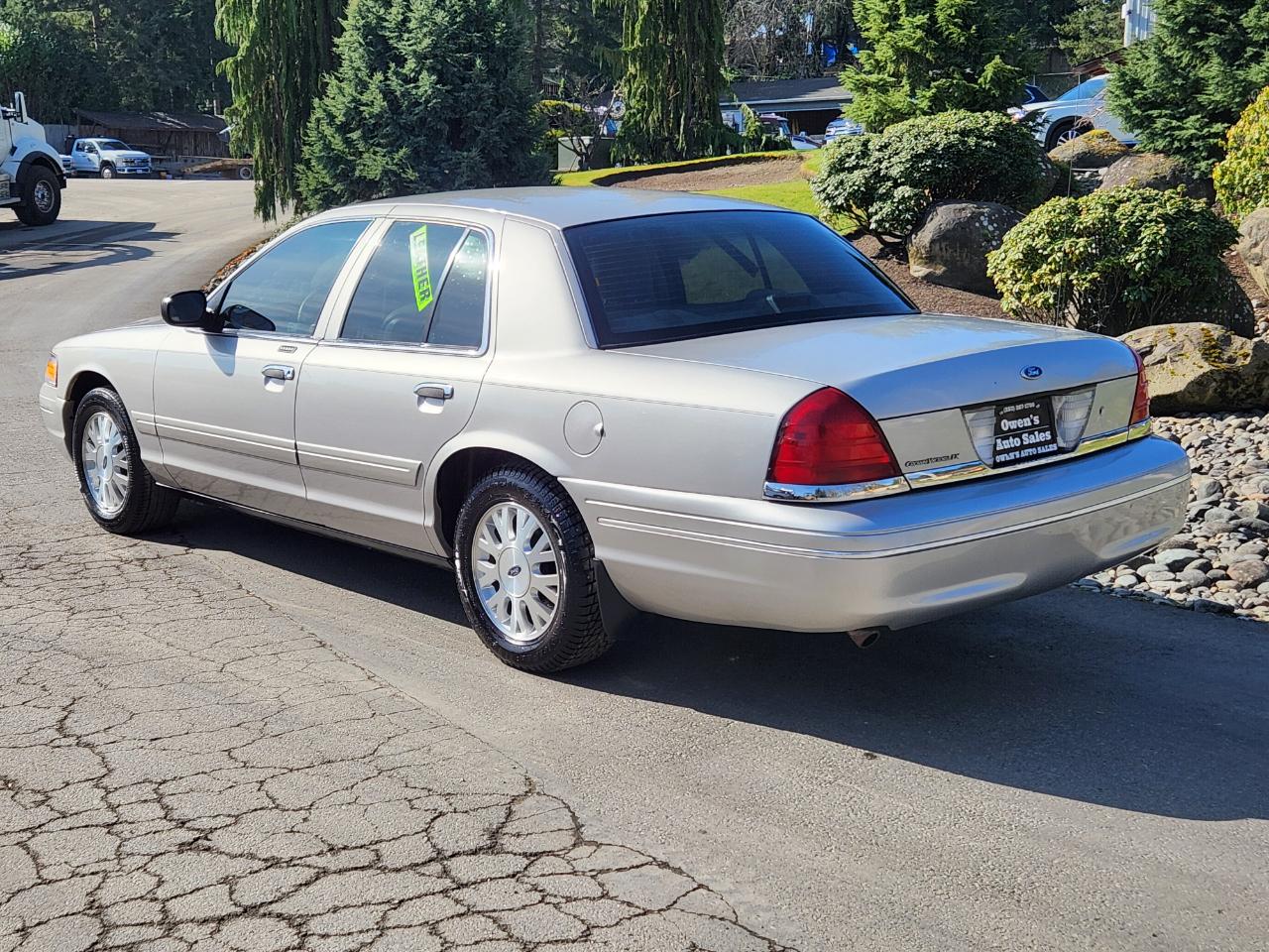 Ford Crown Victoria 4dr Sdn LX 2005