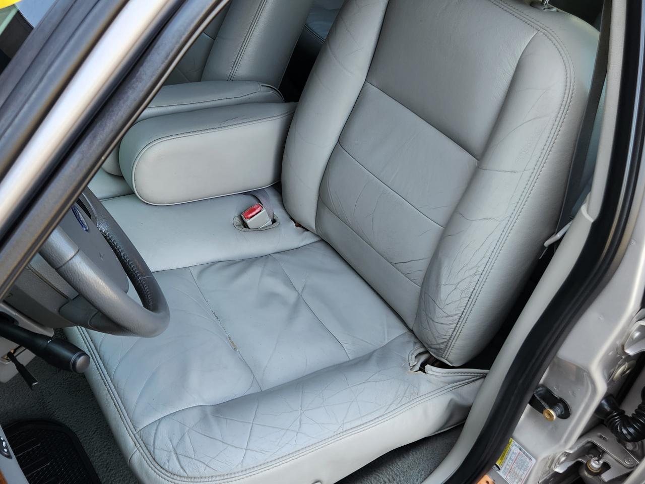 Ford Crown Victoria 4dr Sdn LX 2005