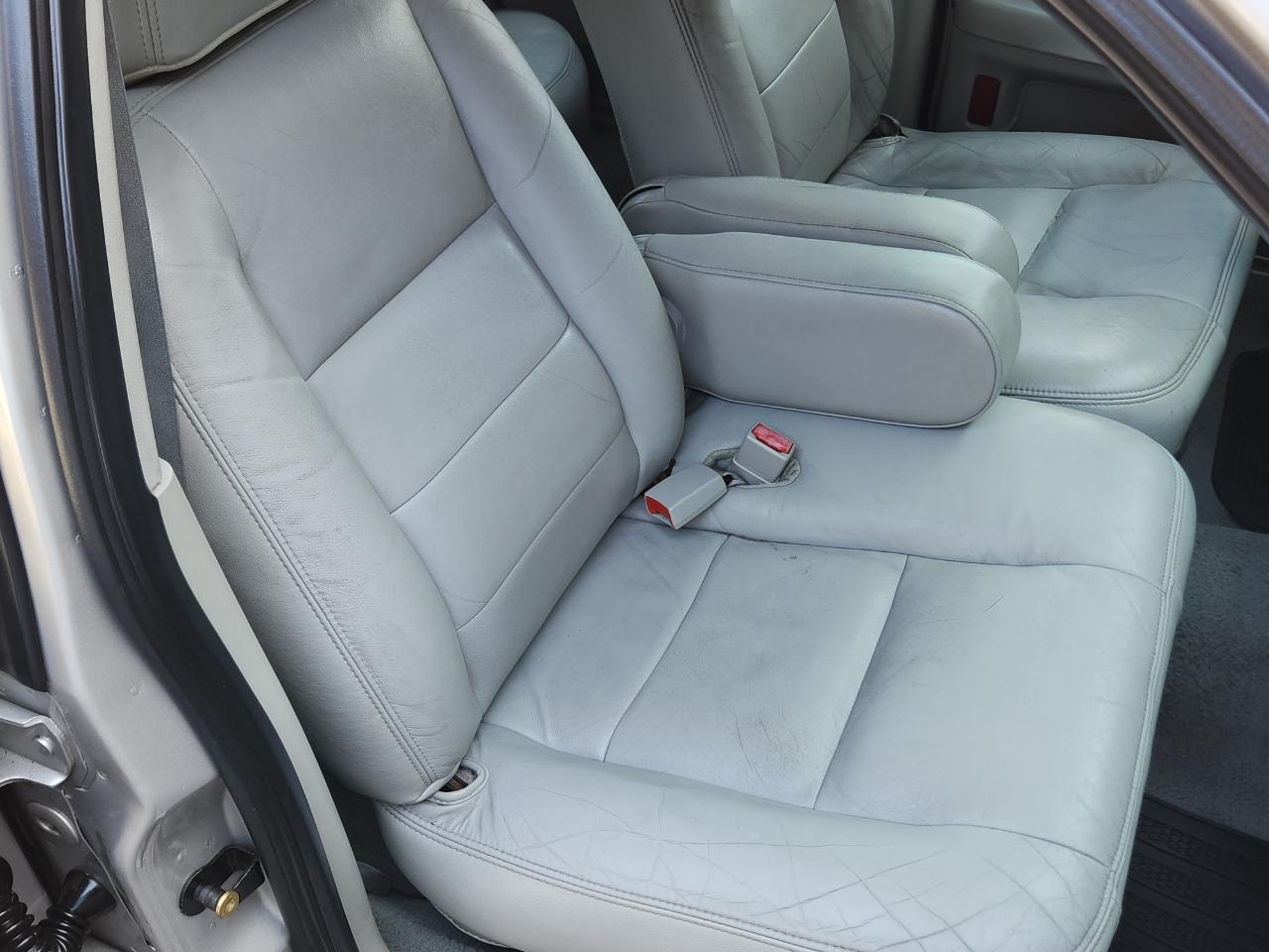 Ford Crown Victoria 4dr Sdn LX 2005