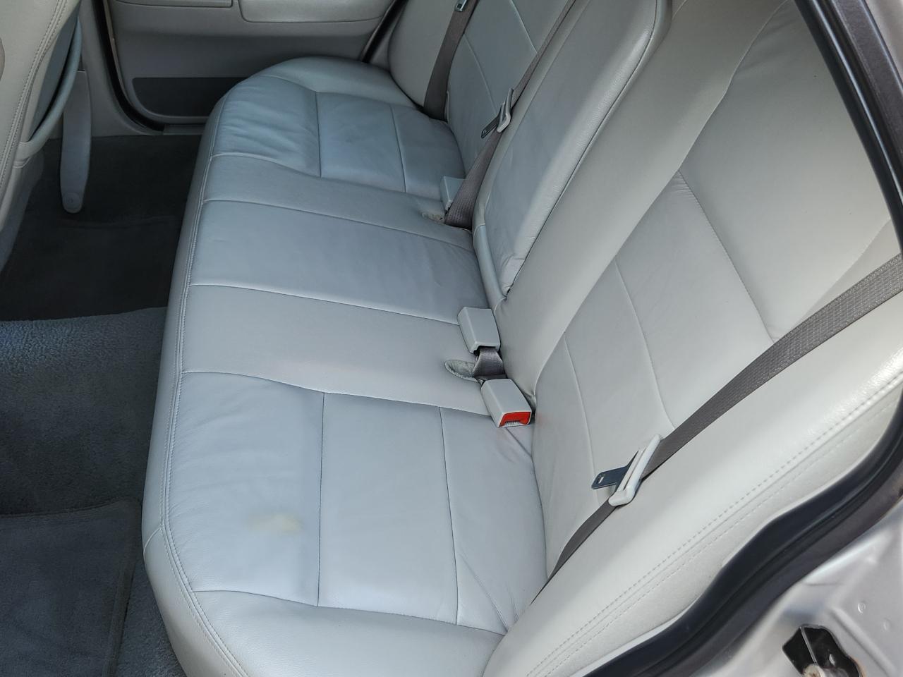 Ford Crown Victoria 4dr Sdn LX 2005