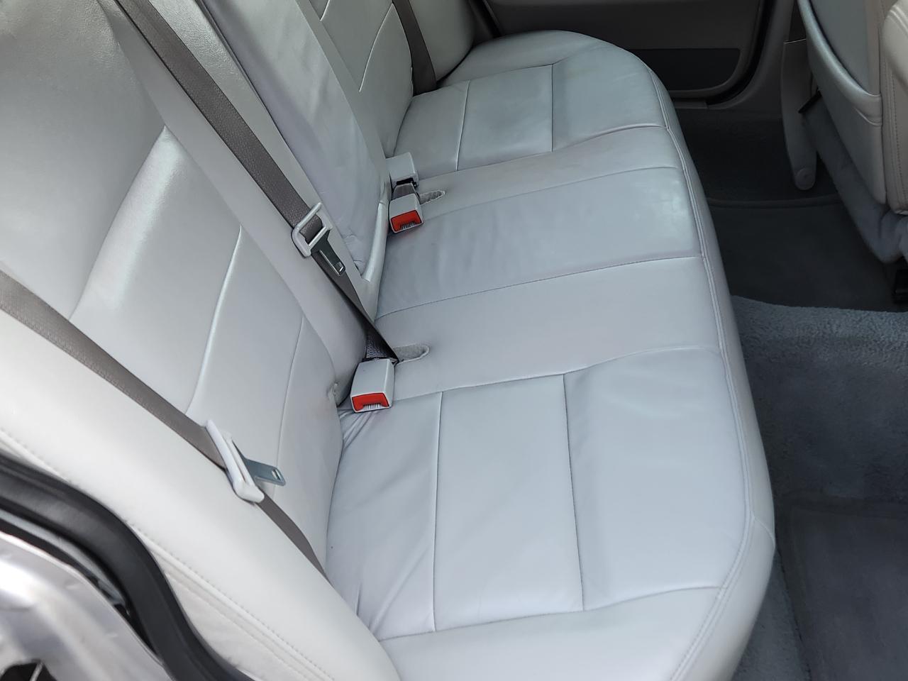 Ford Crown Victoria 4dr Sdn LX 2005