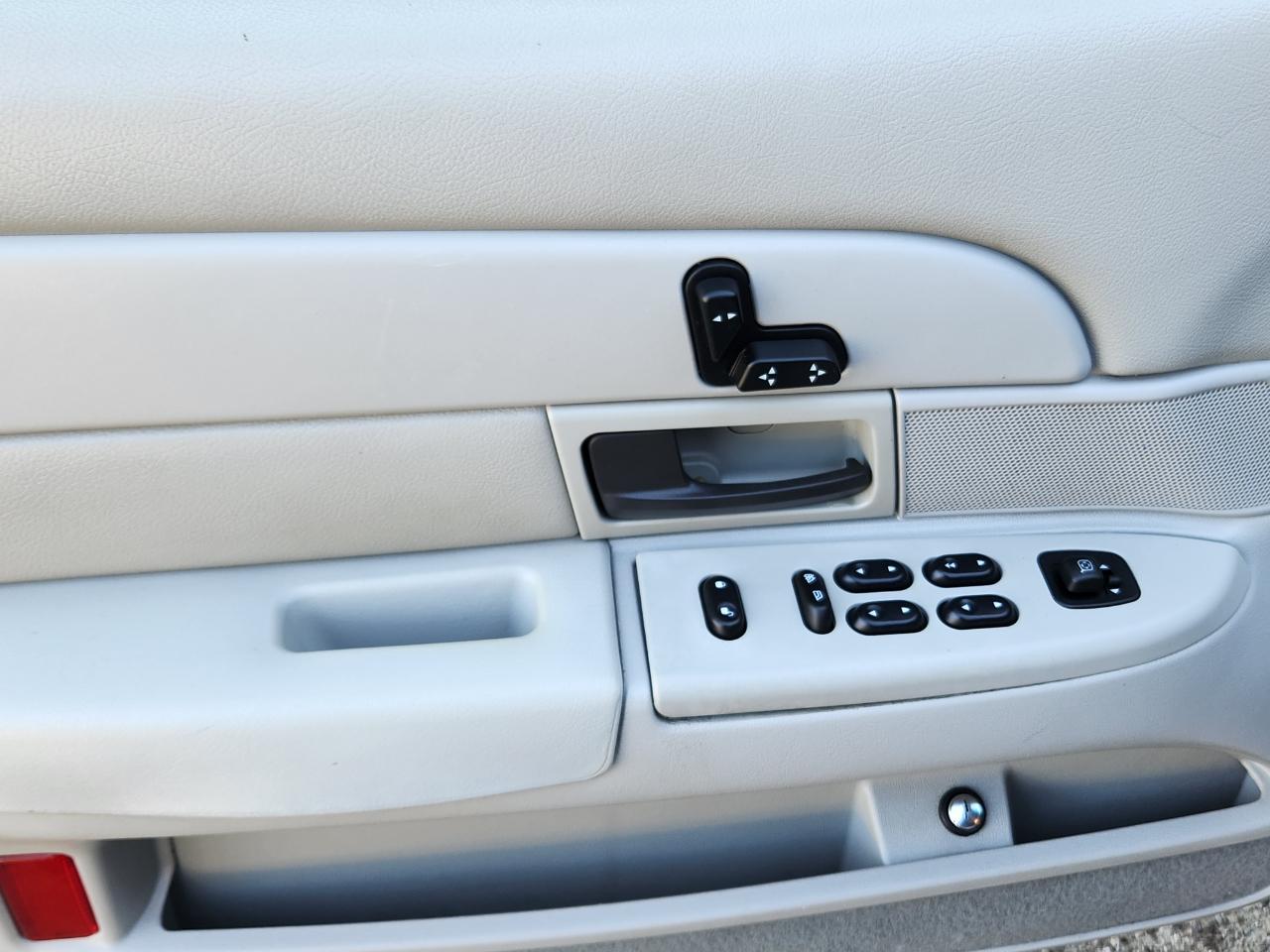 Ford Crown Victoria 4dr Sdn LX 2005