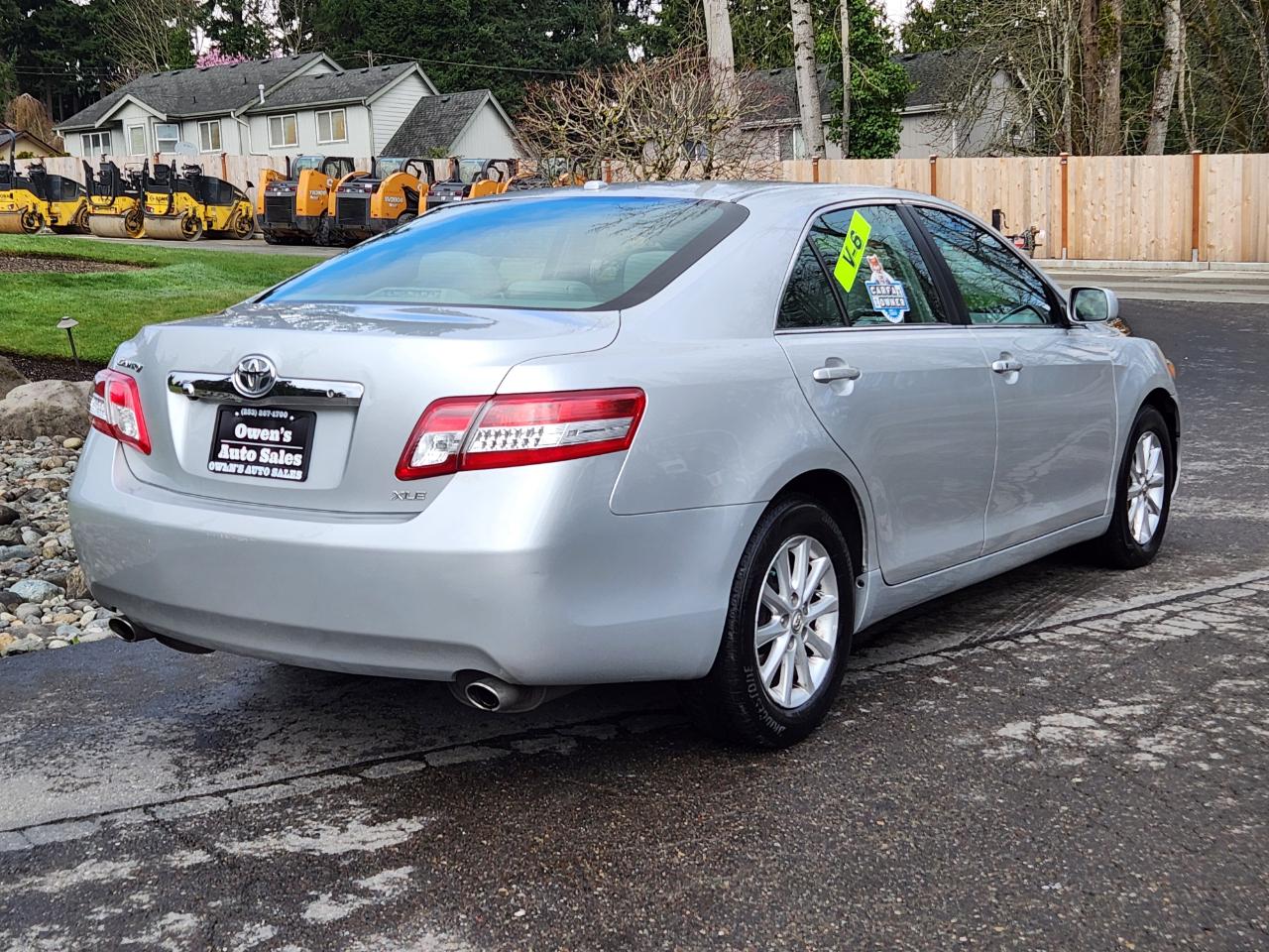 Toyota Camry 4dr Sdn V6 Auto XLE (Natl) 2011