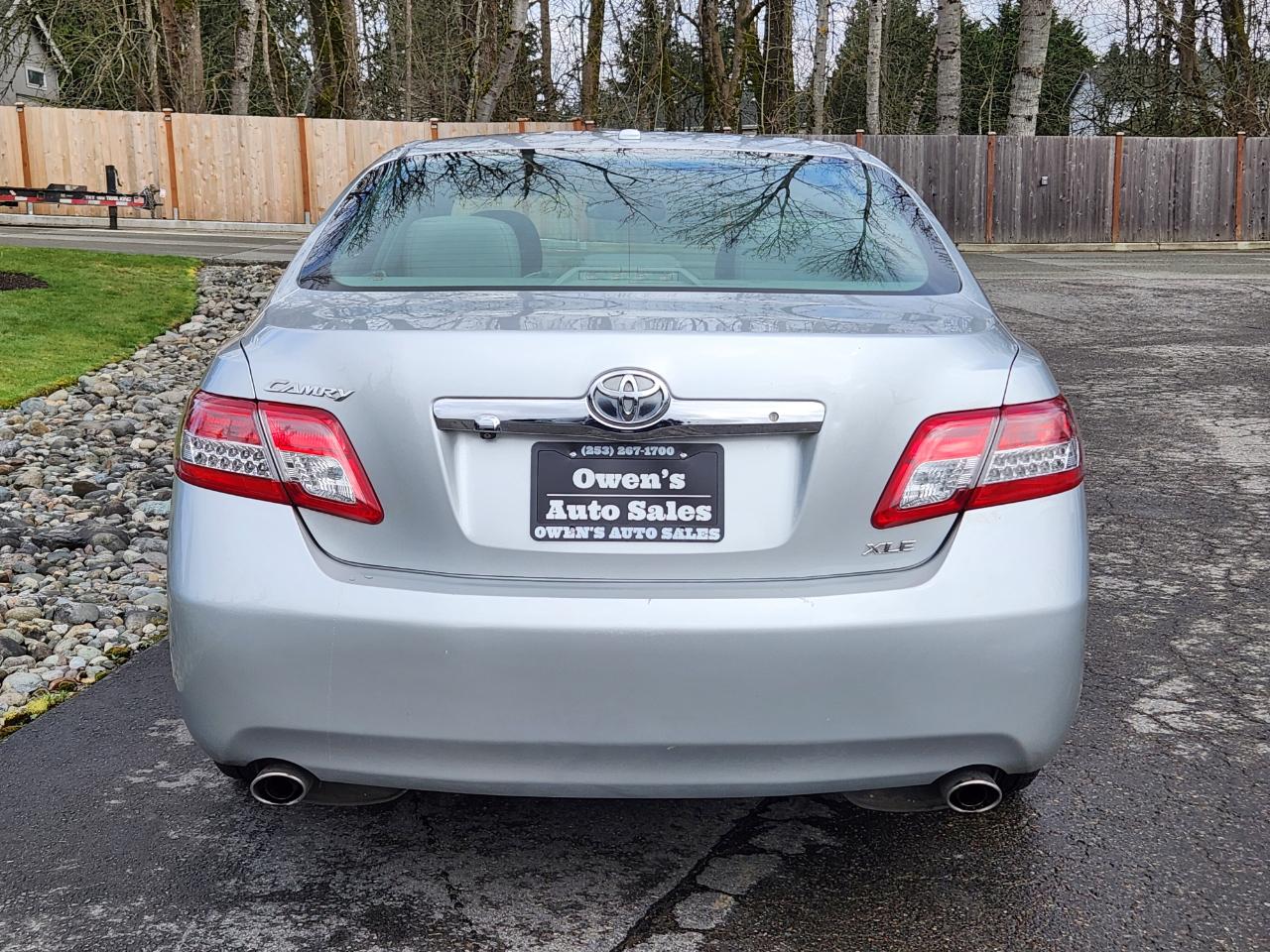 Toyota Camry 4dr Sdn V6 Auto XLE (Natl) 2011