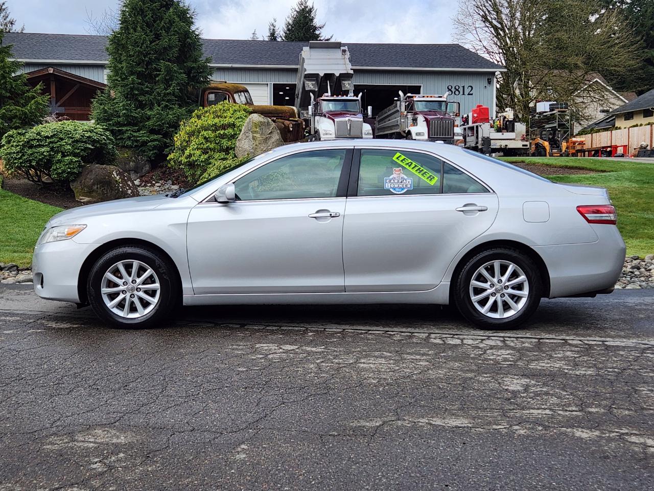 Toyota Camry 4dr Sdn V6 Auto XLE (Natl) 2011