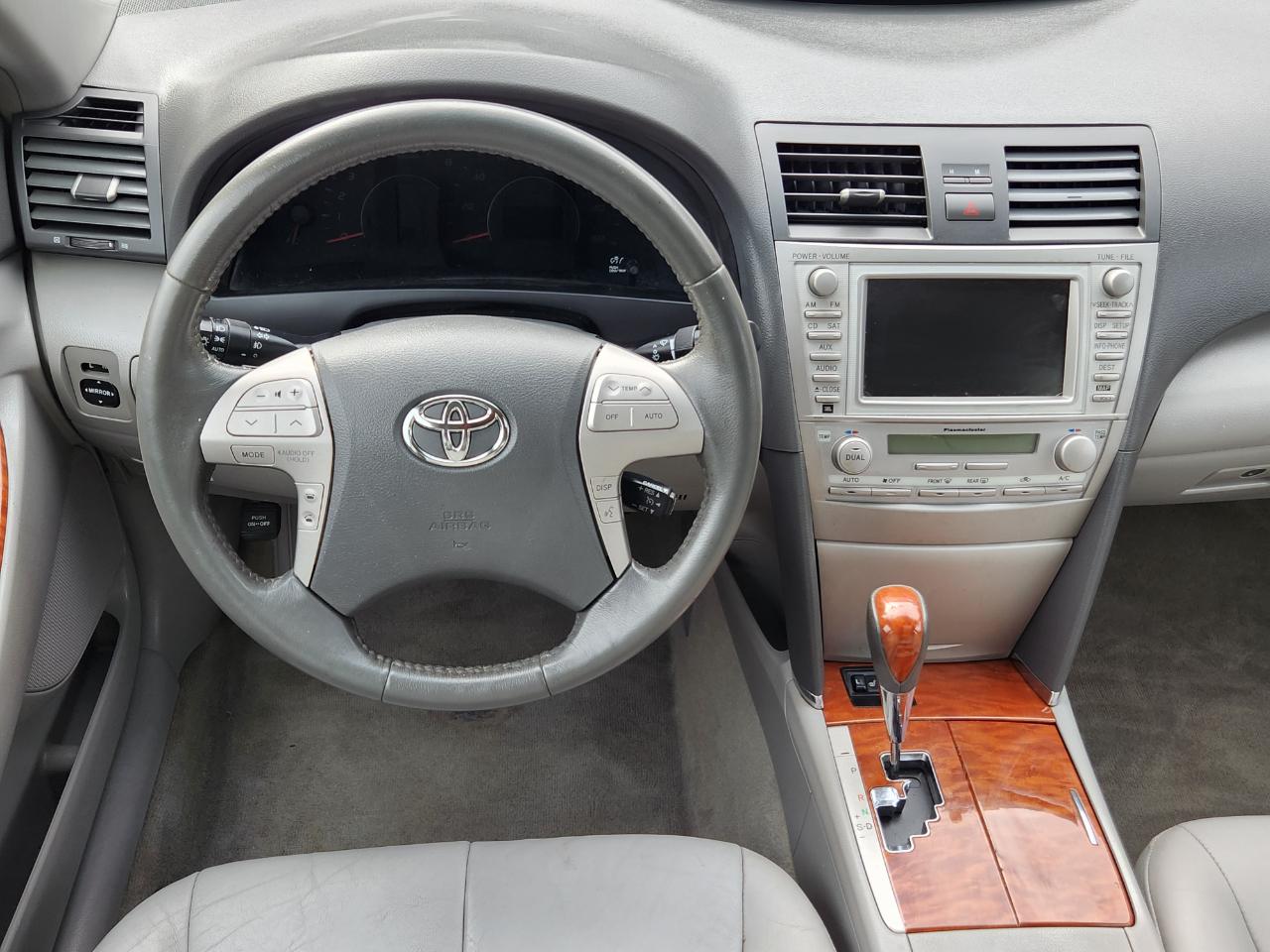 Toyota Camry 4dr Sdn V6 Auto XLE (Natl) 2011