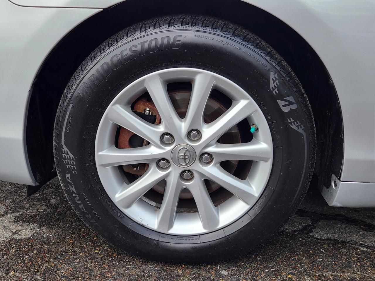 Toyota Camry 4dr Sdn V6 Auto XLE (Natl) 2011