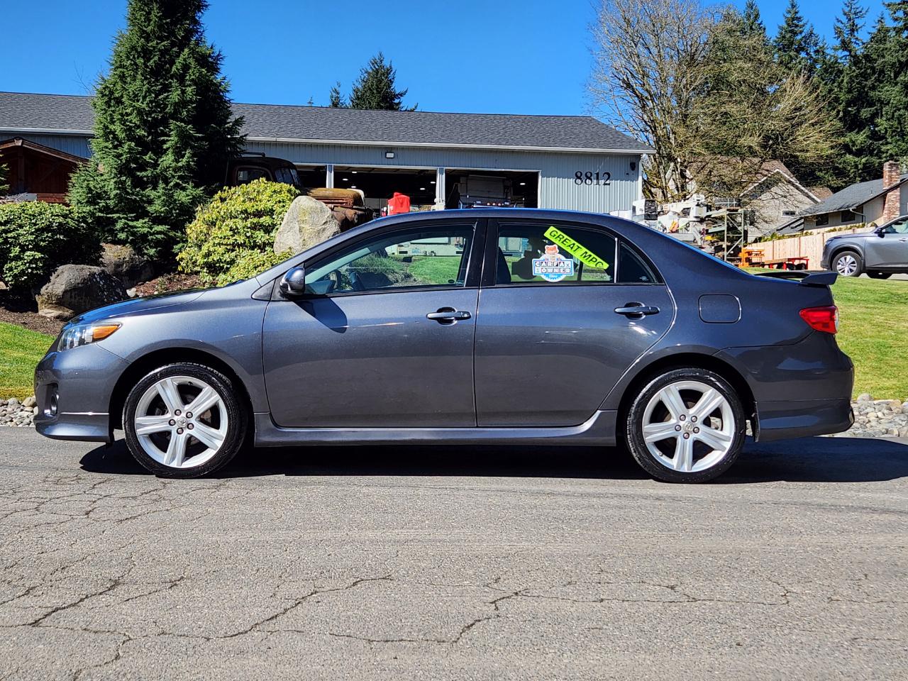 Toyota Corolla 4dr Sdn Auto S (Natl) 2013