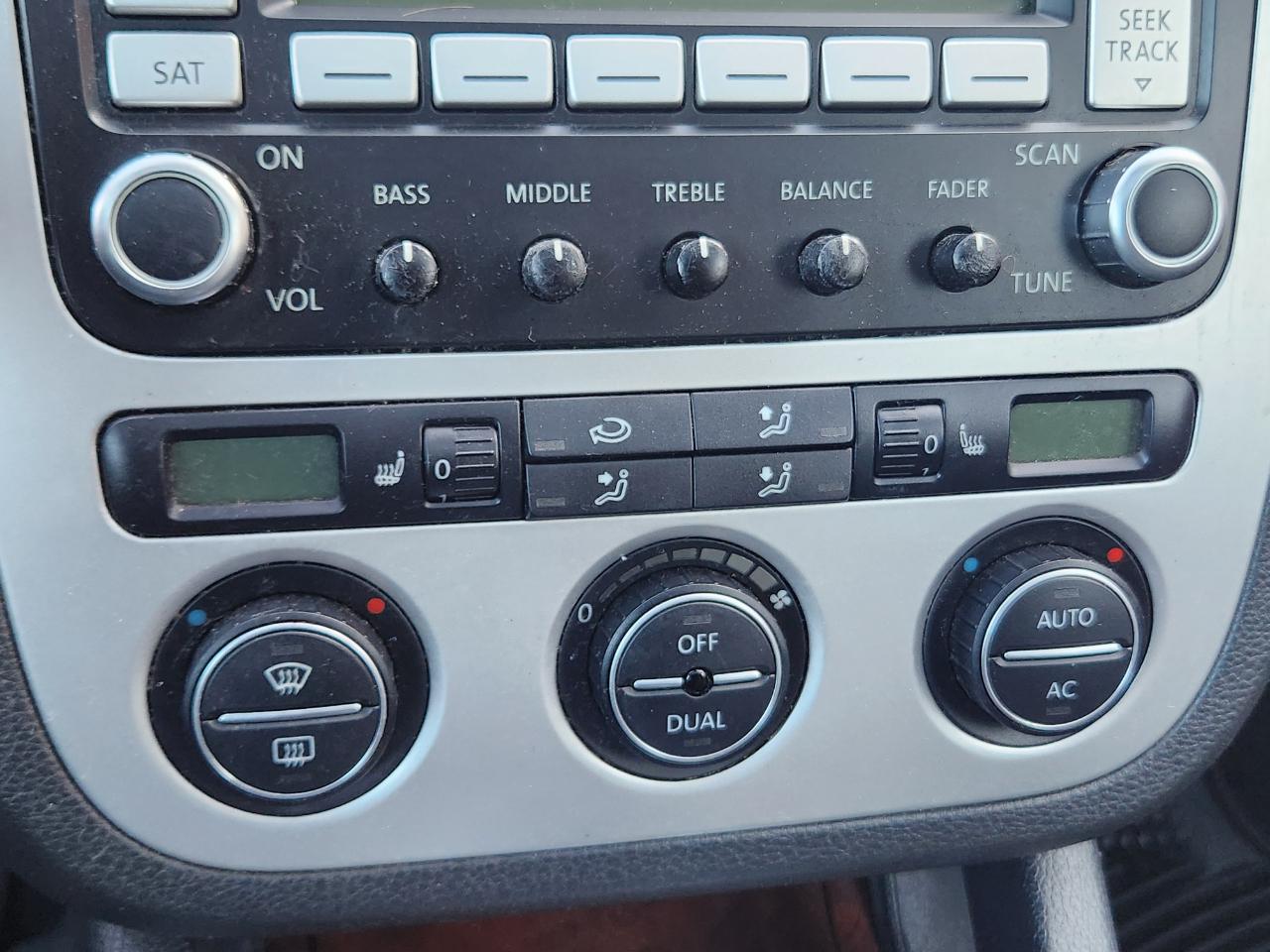 Volkswagen Eos 2dr Conv DSG Lux 2009