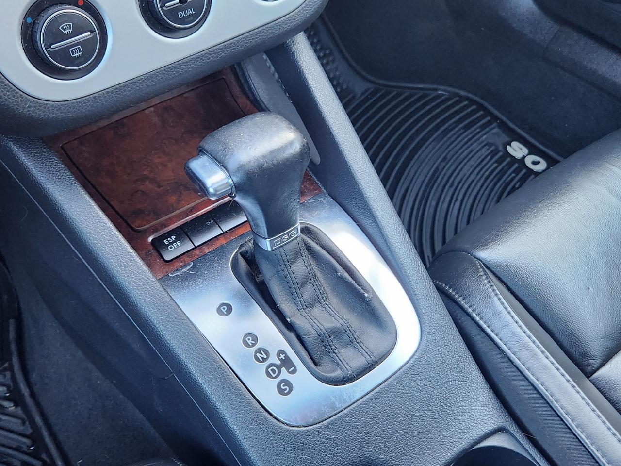 Volkswagen Eos 2dr Conv DSG Lux 2009