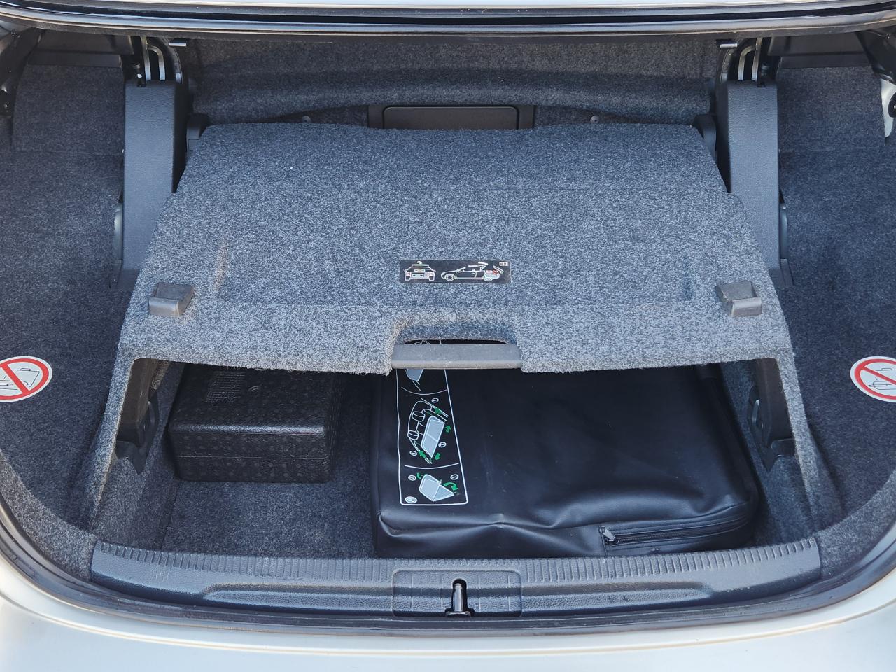 Volkswagen Eos 2dr Conv DSG Lux 2009