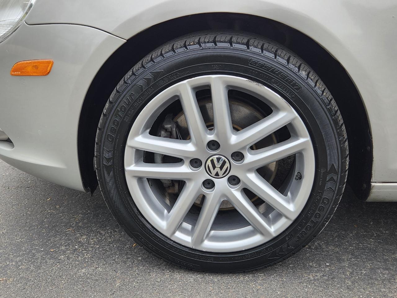 Volkswagen Eos 2dr Conv DSG Lux 2009