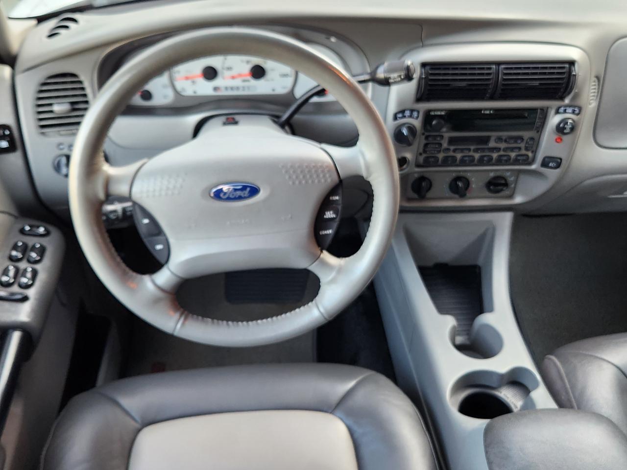 Ford Explorer Sport Trac 4dr 126" WB 4WD XLT Premium 2003