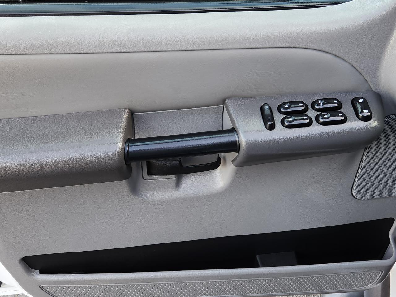 Ford Explorer Sport Trac 4dr 126" WB 4WD XLT Premium 2003