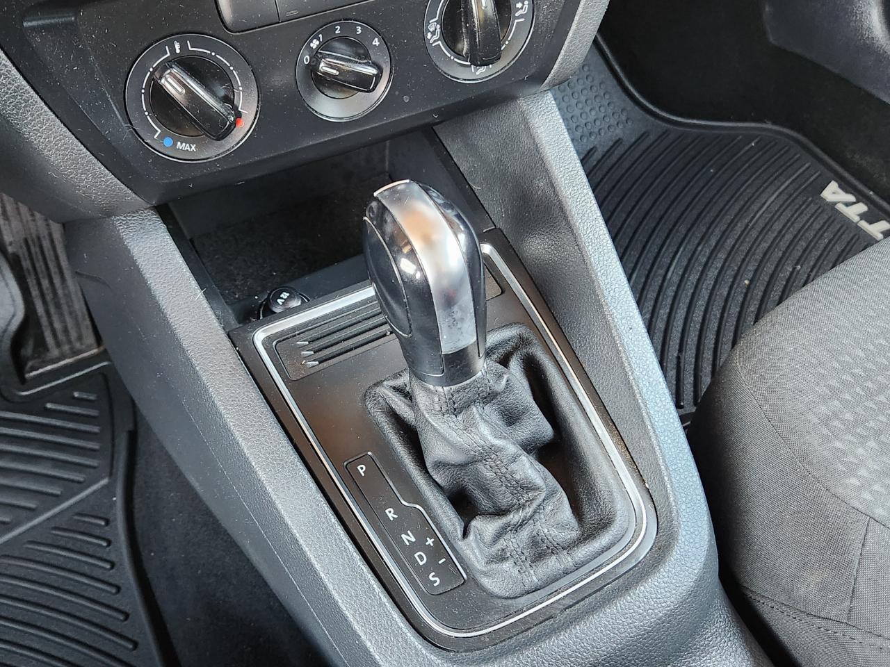 Volkswagen Jetta Sedan 4dr Auto 2.0L S 2015