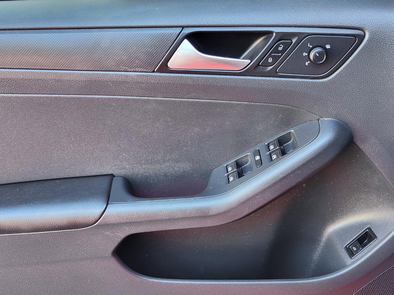 Volkswagen Jetta Sedan 4dr Auto 2.0L S 2015