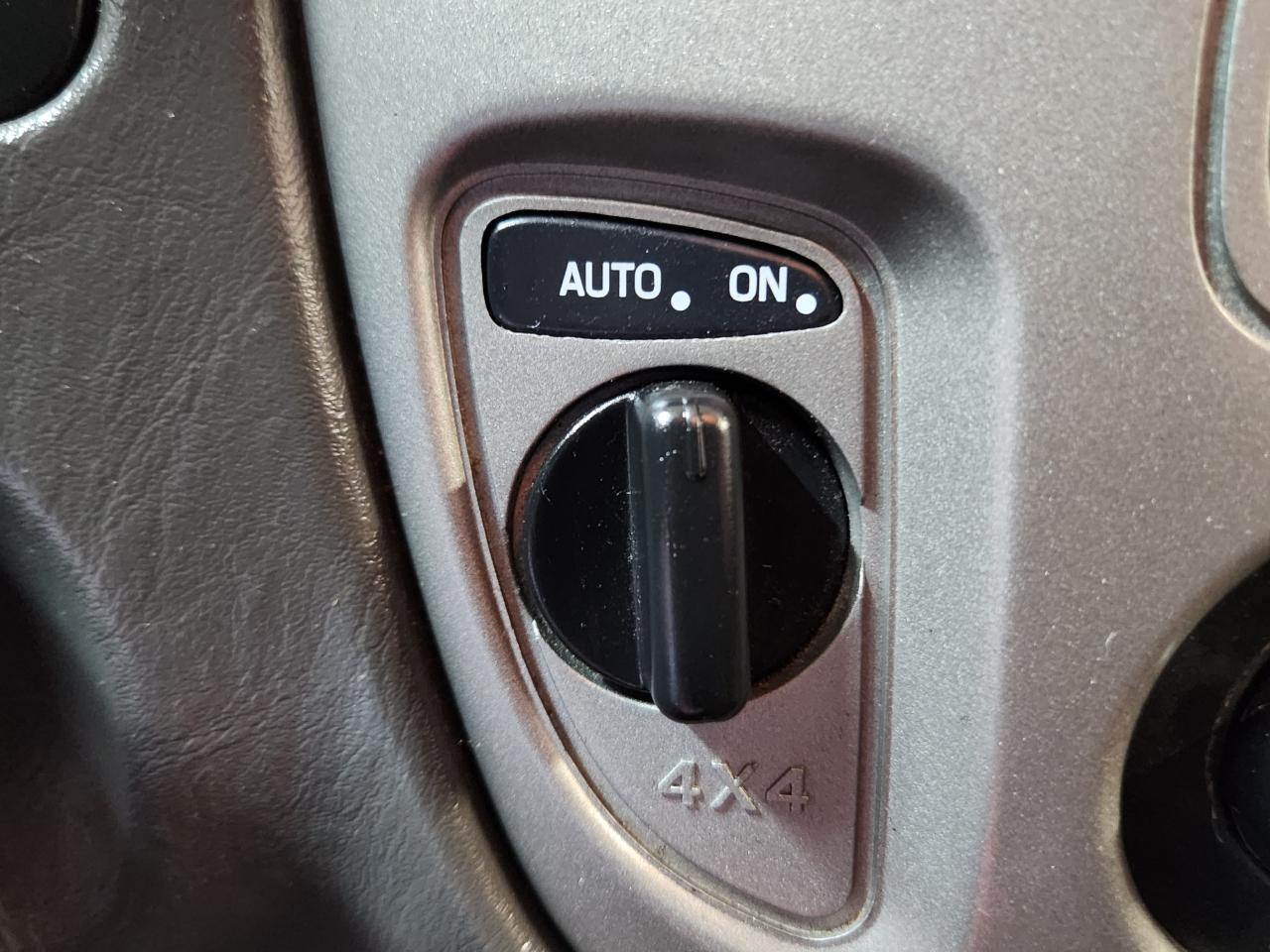 Ford Escape 4dr 103" WB XLT 4WD Sport 2003