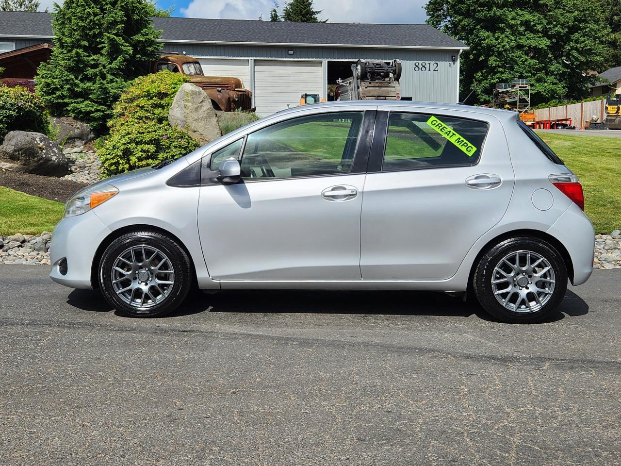 Toyota Yaris 5dr Liftback Auto LE (Natl) 2012