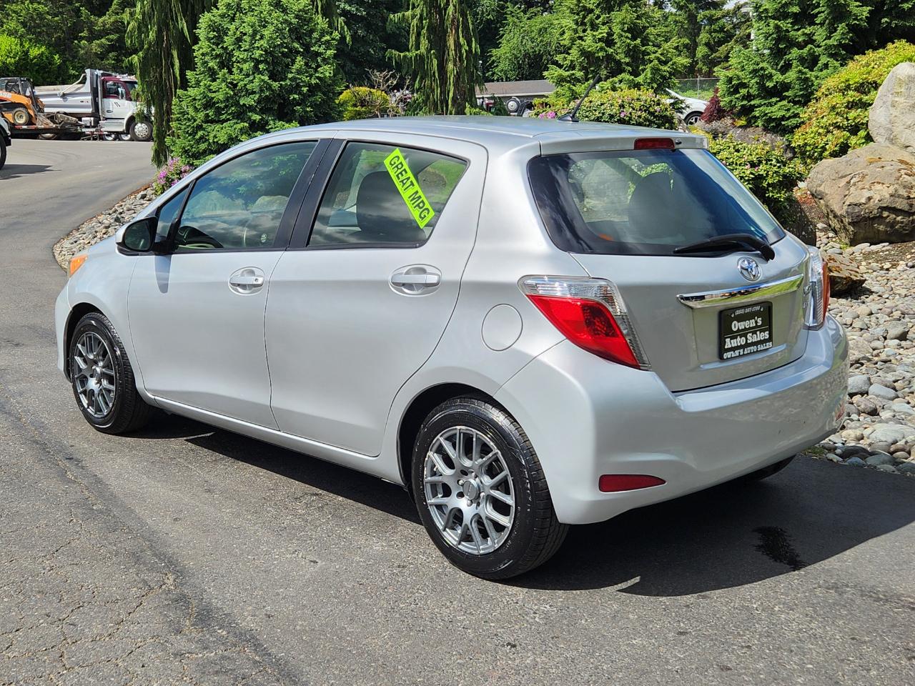 Toyota Yaris 5dr Liftback Auto LE (Natl) 2012