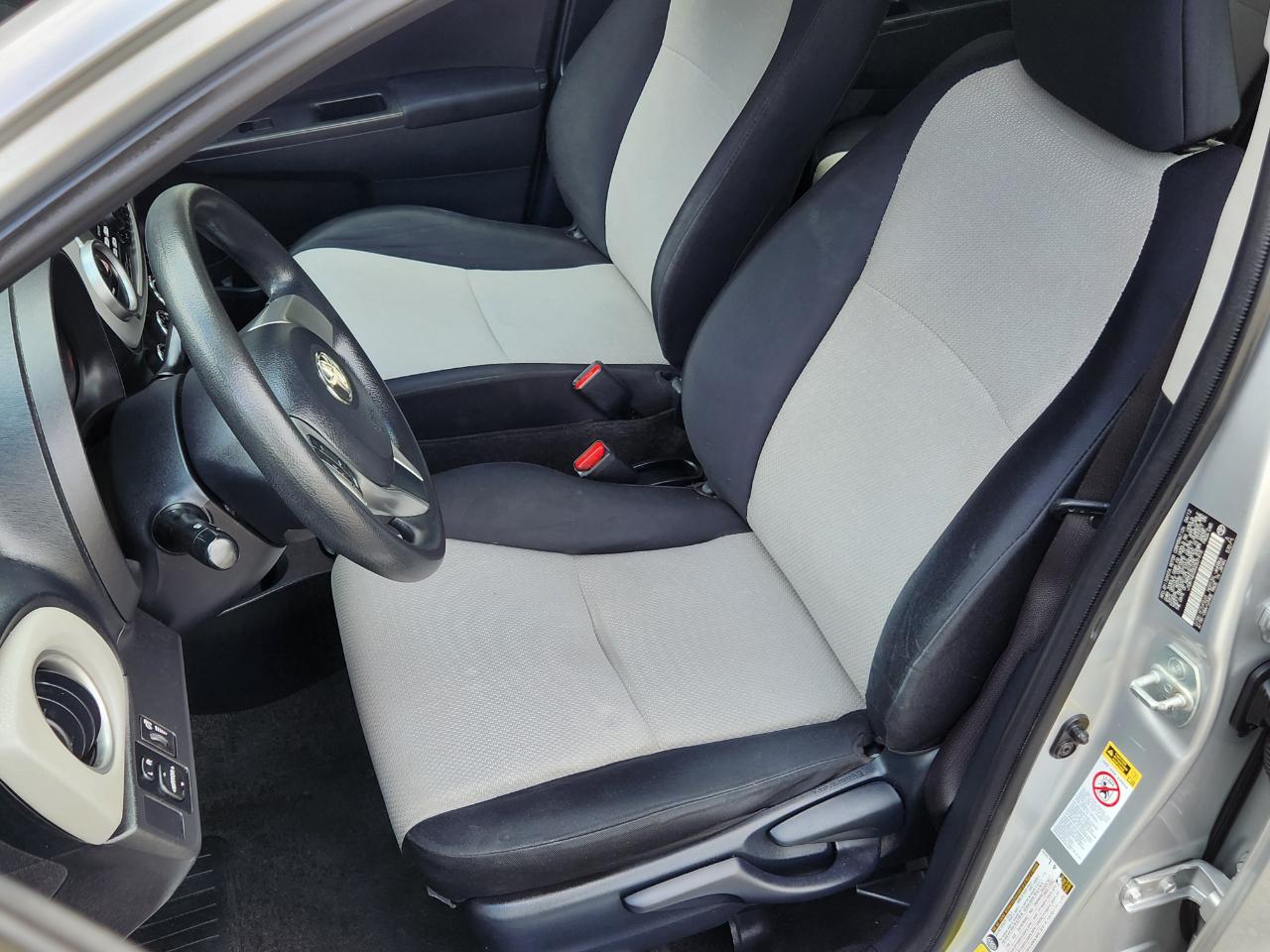 Toyota Yaris 5dr Liftback Auto LE (Natl) 2012